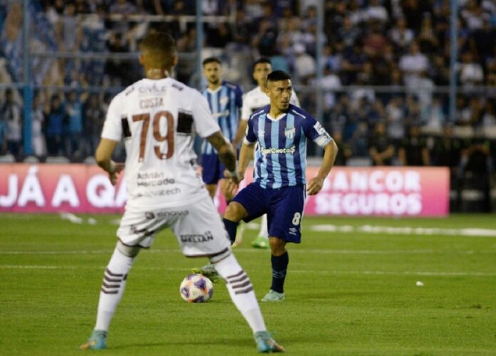 Atlético le ganó a Platense y es puntero hasta que