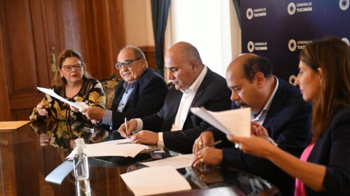 El Gobierno firmó el acuerdo salarial con los trabajadores del
