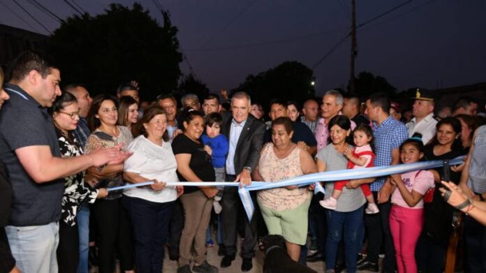 Jaldo inauguró pavimento articulado y alumbrado público en Lastenia