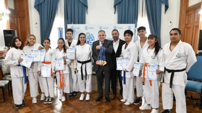 Jaldo recibió a los jóvenes karatecas que ganaron medallas en