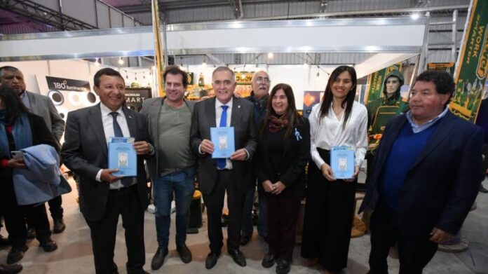 Jaldo recorrió la Expo NOA en Famaillá