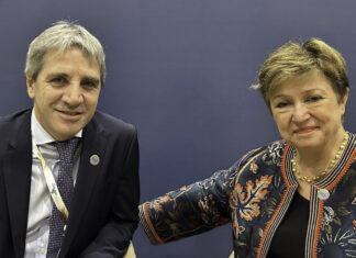 FMI prevé menos crecimiento y más inflación en Argentina para 2026