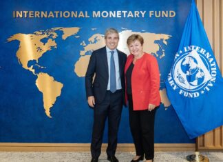 FMI aprobó desembolso de US$1.000 millones a Argentina pero criticó la falta de reservas