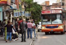 Crece la crisis del transporte público con aumentos y salarios pagados en cuotas