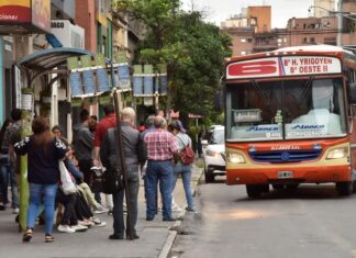 Crece la crisis del transporte público con aumentos y salarios pagados en cuotas
