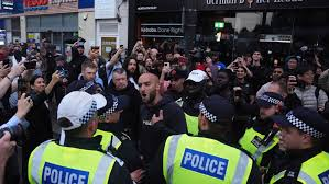 Reino Unido: crecen las protestas antiinmigración tras un ataque en Belfast