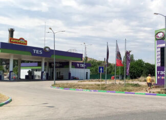 Turistas quedan atrapados en Crimea por la guerra y crece la incertidumbre en la región