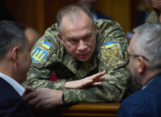 Zelenski destituye al jefe del Ejército de Ucrania tras una semana de protestas