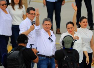 El expresidente Juan Orlando Hernández regresó a Honduras tras recibir el indulto de Trump