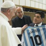 «Diego, te necesito para luchar por la paz»: la charla con Francisco que cambió para siempre a Maradona