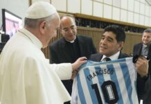 «Diego, te necesito para luchar por la paz»: la charla con Francisco que cambió para siempre a Maradona