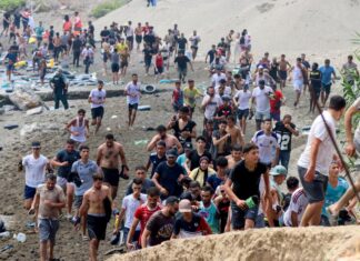 España desplegó al Ejército en Ceuta tras una masiva llegada de migrantes desde Marruecos
