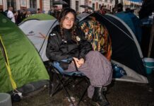 Diez historias detrás de la crisis de vivienda que llevó a cientos a acampar en Sol