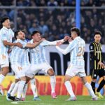Racing tocó fondo: cayó ante Atlético Tucumán y quedó último entre los 30 equipos