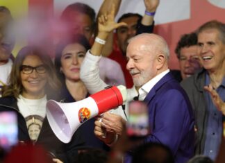 Brasil: Lula prepara el balotaje tras quedar detrás de Flávio Bolsonaro