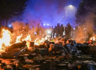 Macron enfrenta críticas tras su discurso por la ola de protestas en Francia