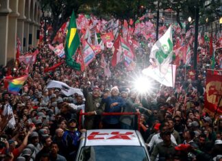 Brasil: Lula abrió sus registros bancarios y desafió a Flávio Bolsonaro a hacer lo mismo