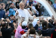 León XIV retomó sus actividades y saludó a los fieles desde el papamóvil tras su operación