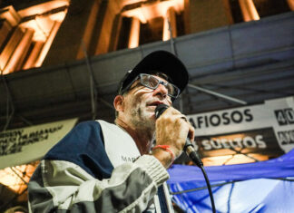 Padre Paco Olveira: la historia del cura que hizo de la defensa de los más pobres una forma de militancia