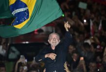 Lula logró una remontada histórica y derrotó con amplitud a Flávio Bolsonaro en Brasil